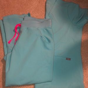 NWOT FIGS scrub set L/LP